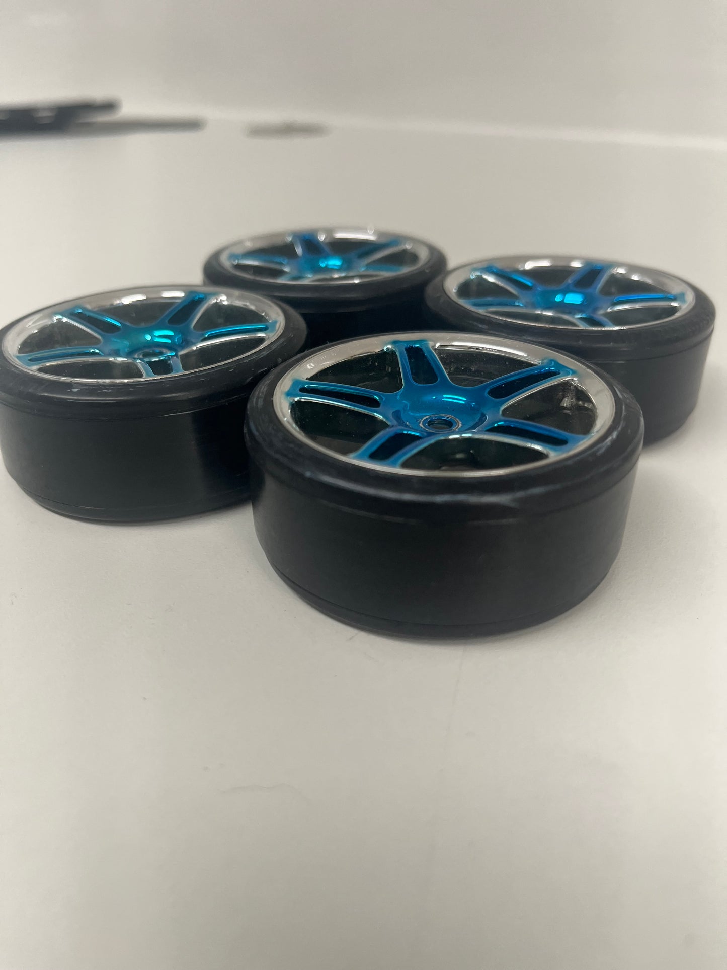 Blue Chrome Wheels With Drift Tyres Offset 0/3