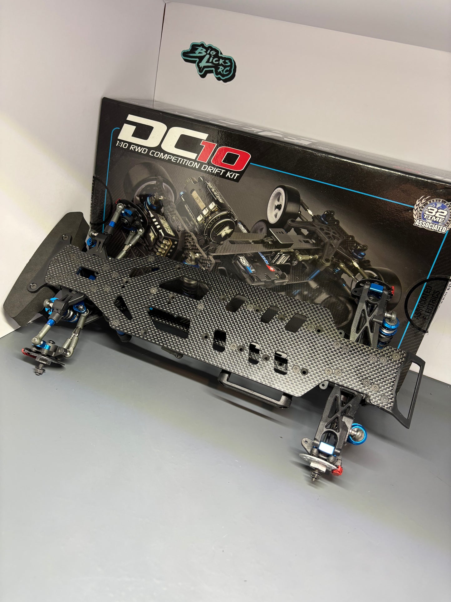 Team Associated DC10 Carbon Alloy RWD Drift Chassis Blue