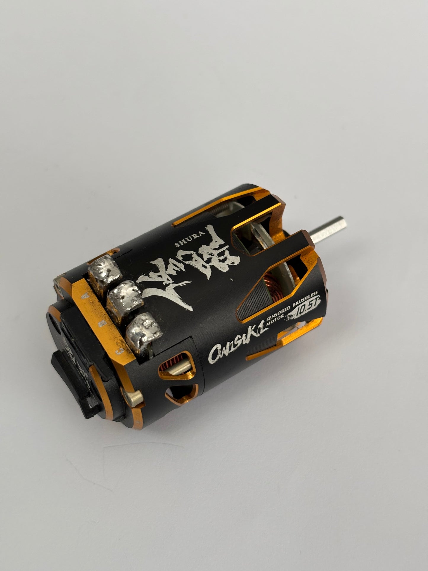 Onisiki Shura Motor Brushless Sensored 10.5T Black/Gold