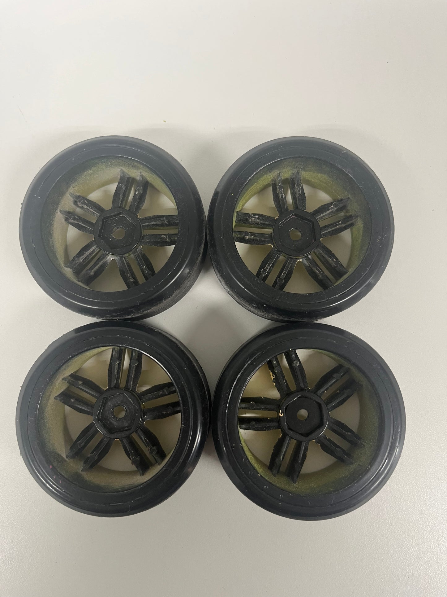 Sakura D5 Wheels Painted Gold With Tyres Outdoor