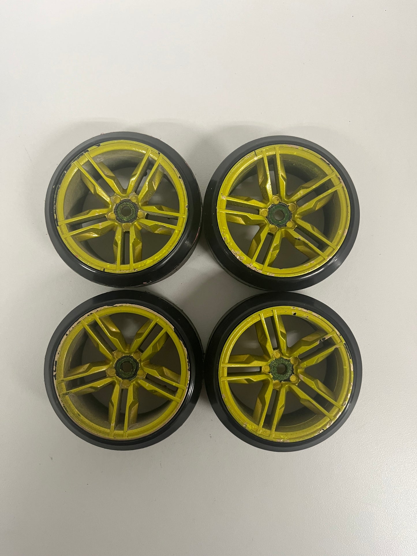 Sakura D5 Wheels Painted Gold With Tyres Outdoor