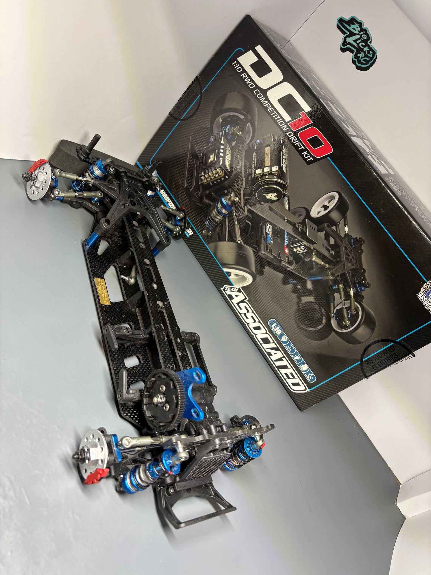 Team Associated DC10 Carbon Alloy RWD Drift Chassis Blue
