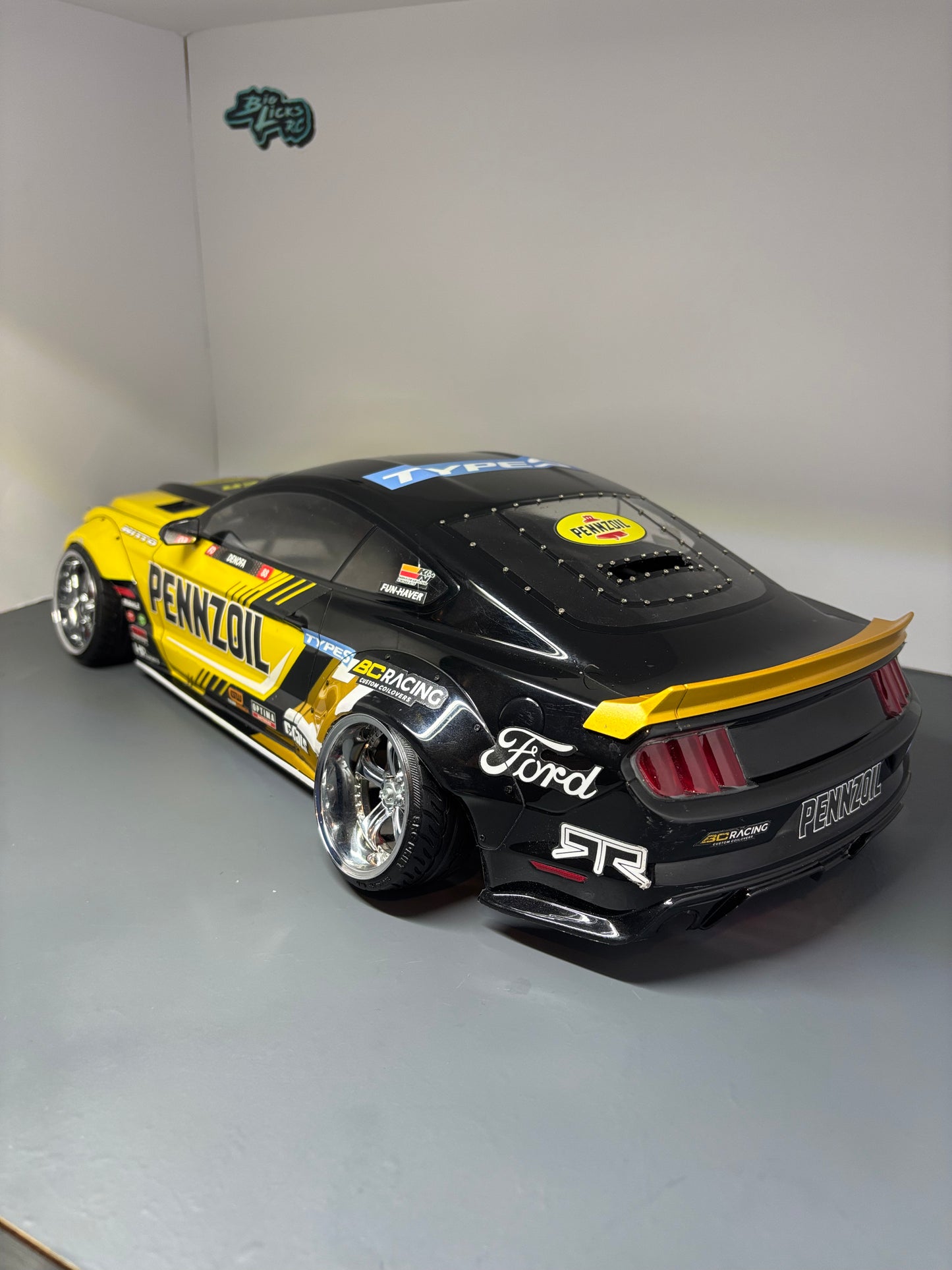 MST Ford Mustang RTR Chelsea Denofa 1:10 RC Drift Bodyshell Replica
