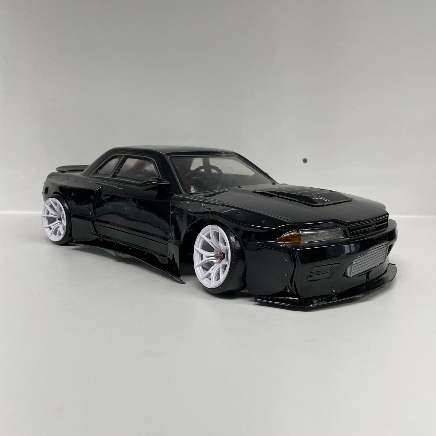 Yokomo YD2S RTR Drift Set Up Ready To Run Sanwa Controller R32 GTR Bodyshell