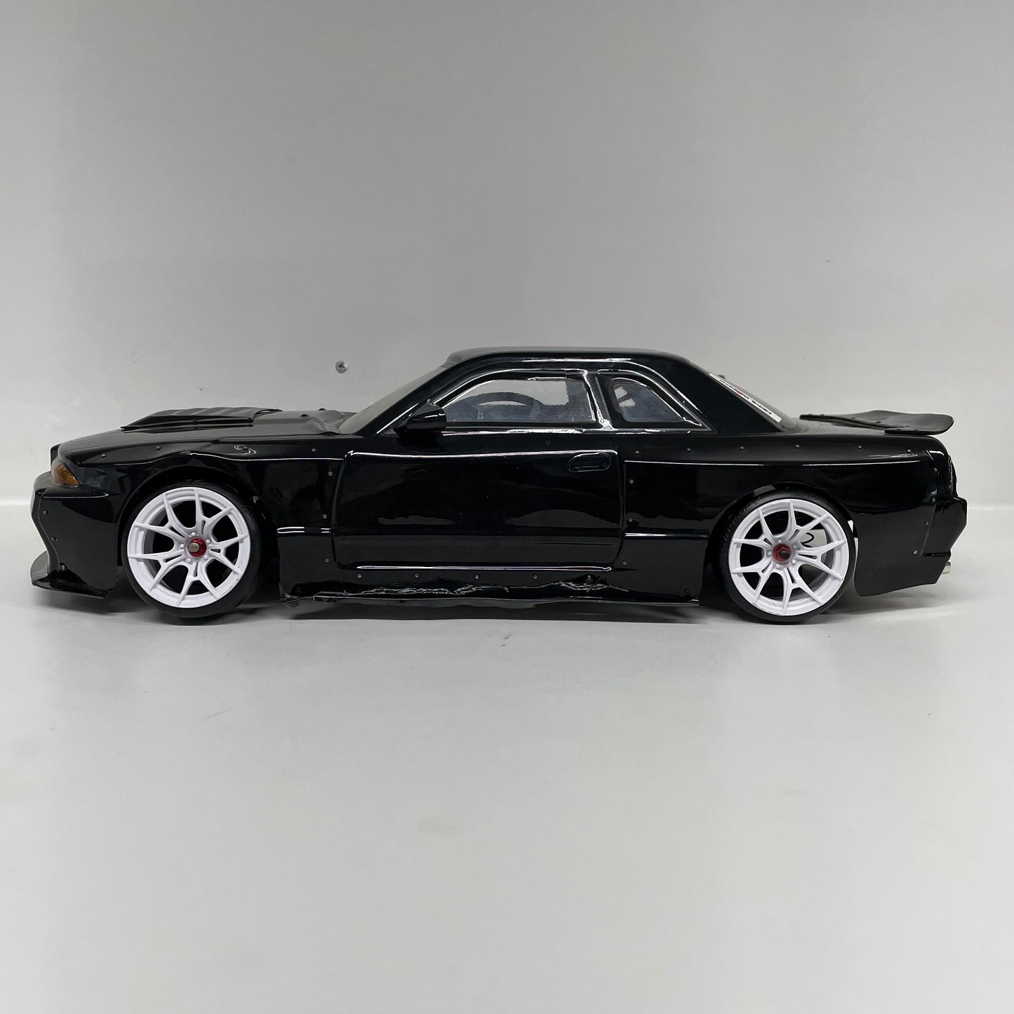 Yokomo YD2S RTR Drift Set Up Ready To Run Sanwa Controller R32 GTR Bodyshell
