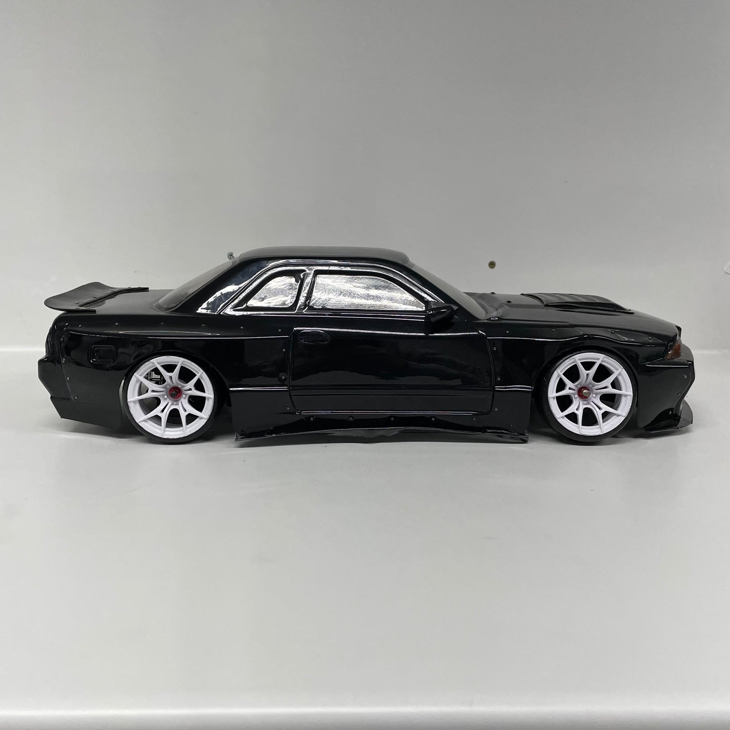 Yokomo YD2S RTR Drift Set Up Ready To Run Sanwa Controller R32 GTR Bodyshell