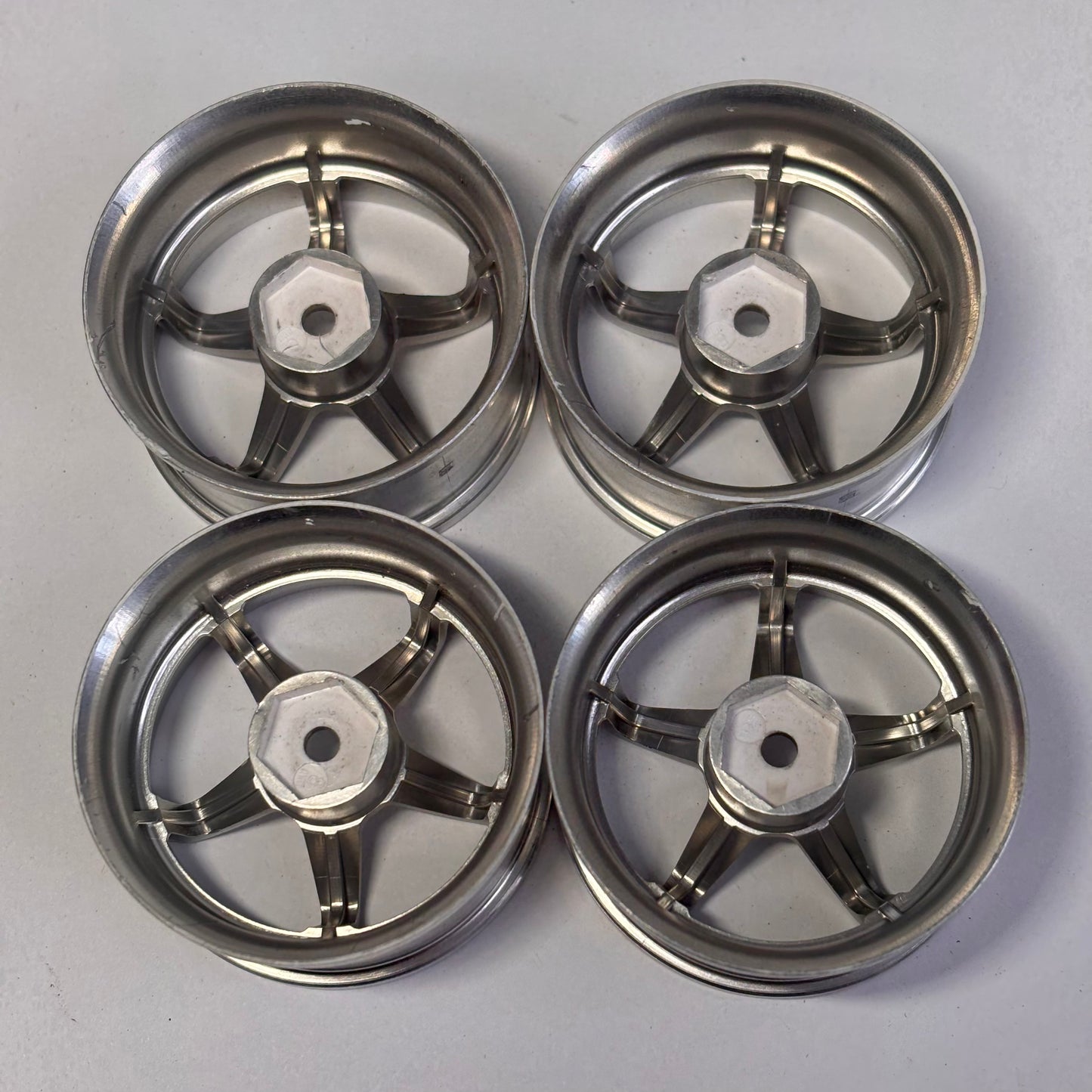 Topline? Silver Wheels Offset 8mm