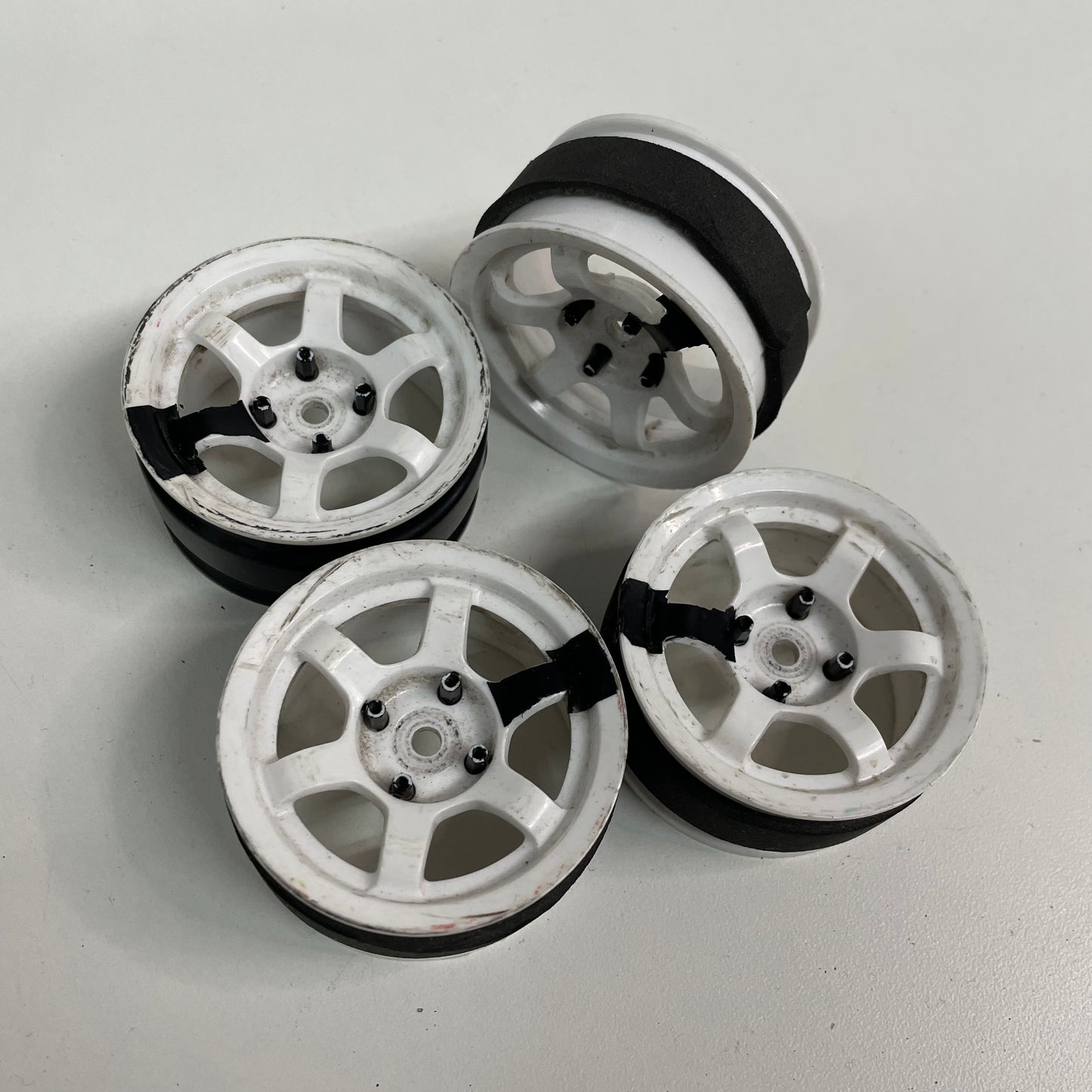 White Wheels Rays Offset