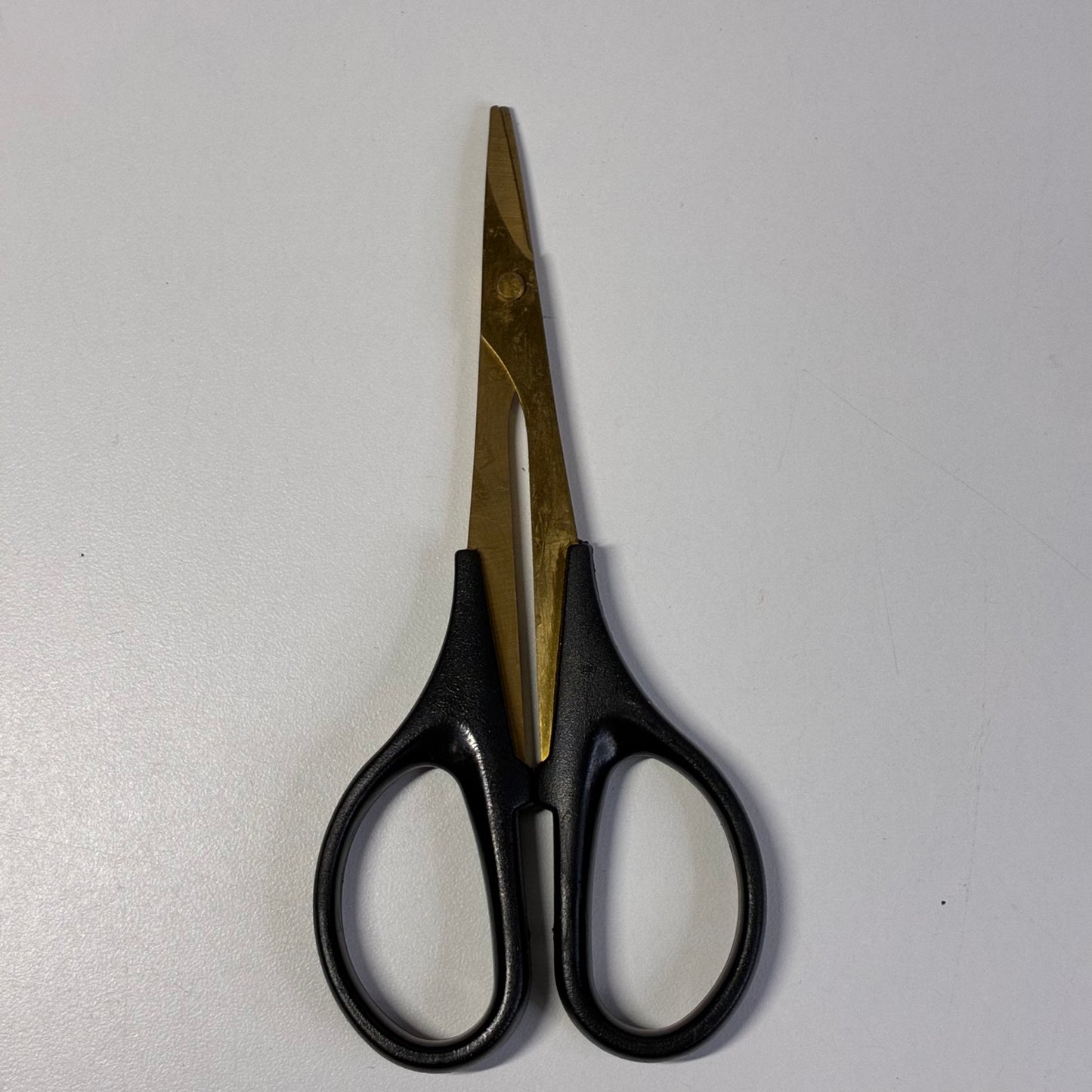 Details Curved Lexan Body Scissors