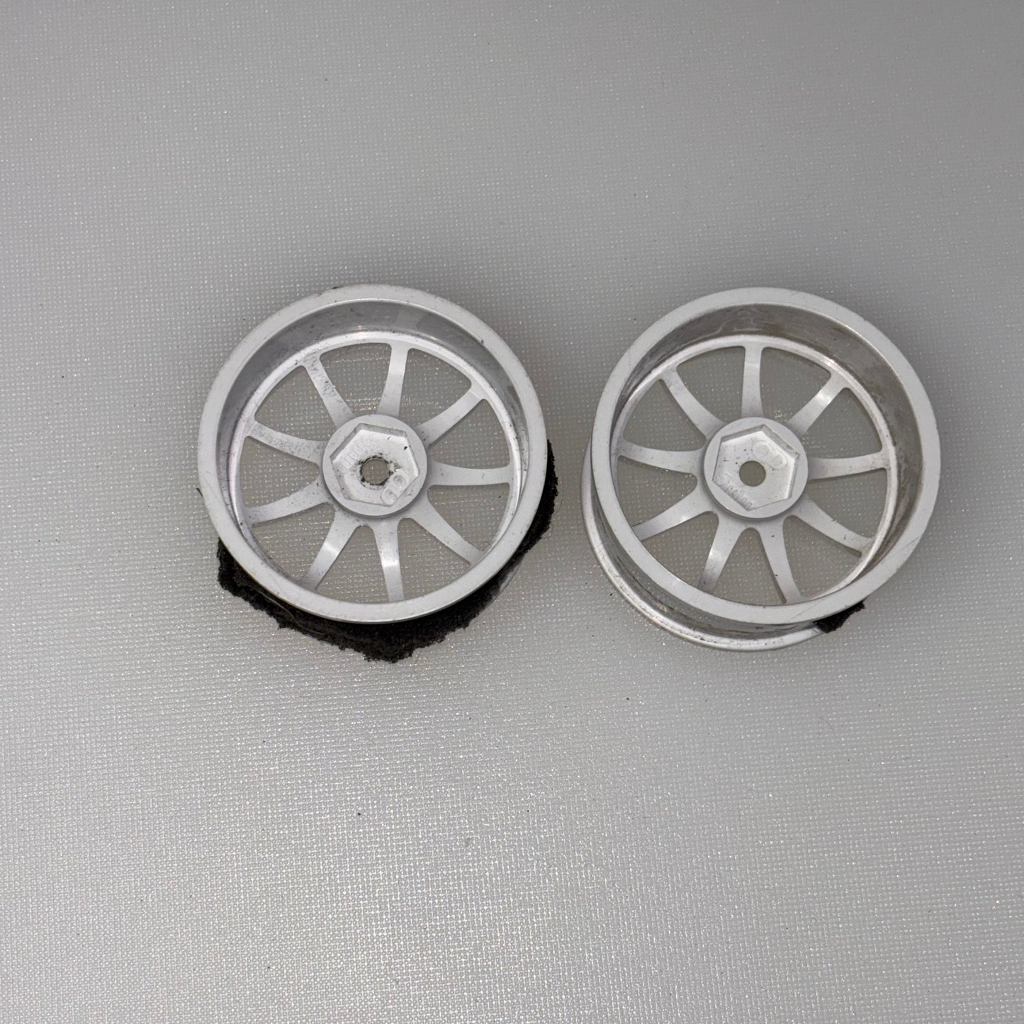 Overdose 2 x White Wheels Offset 5mm