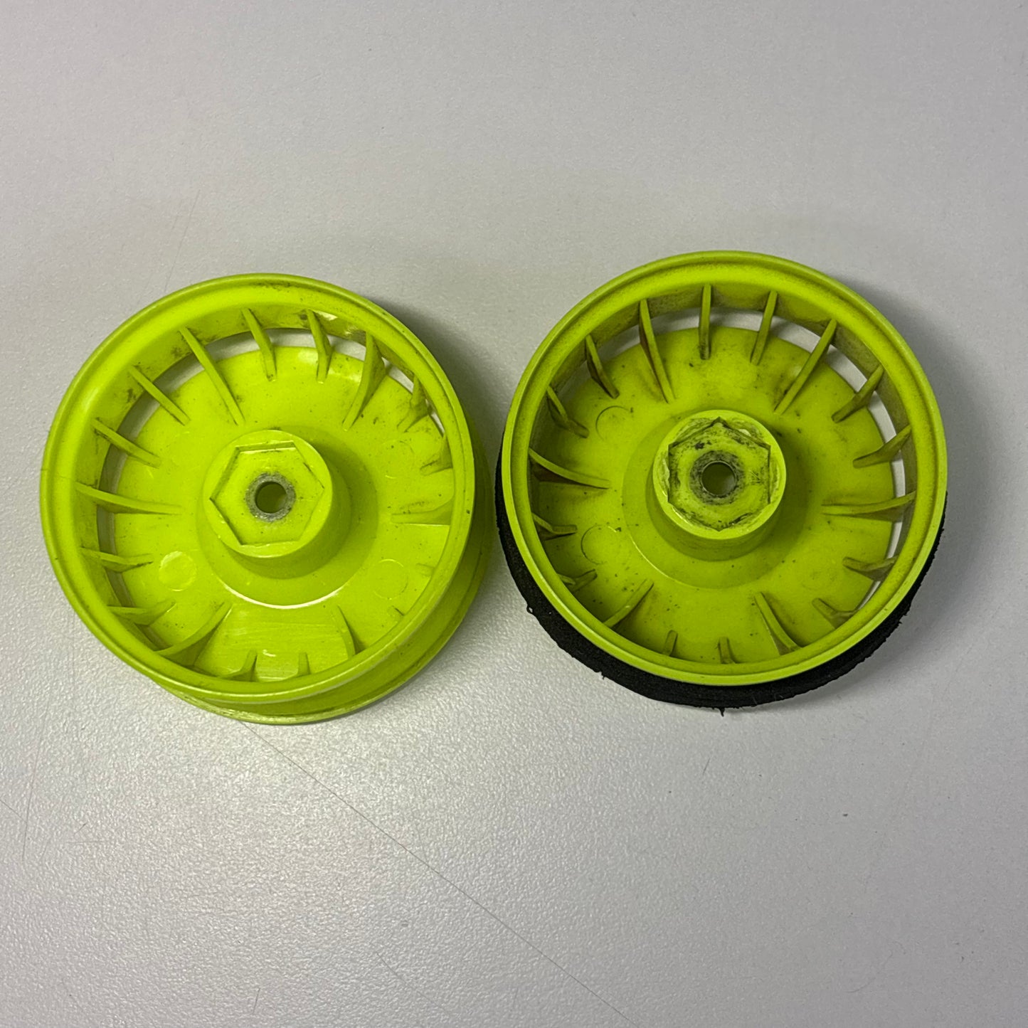 Reve D Disc Green Wheels Pair