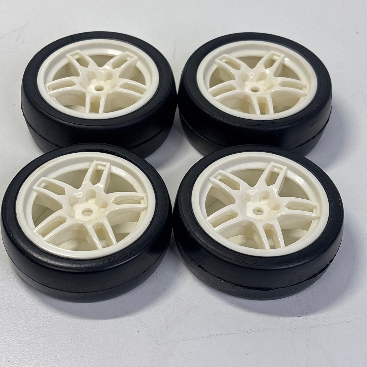 White R33 Style Wheels Rubber Tyres Staggered Offset 3
