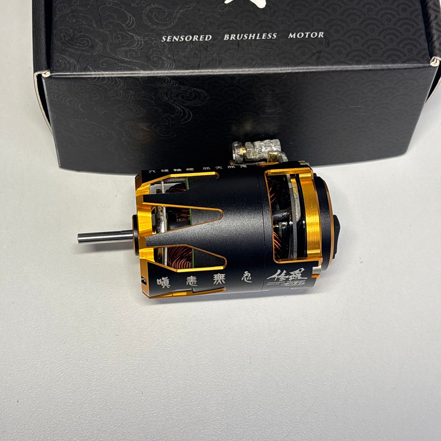 Onisiki Sura Gold Black Alloy Motor Sensored Brushless 10.5 Boxed