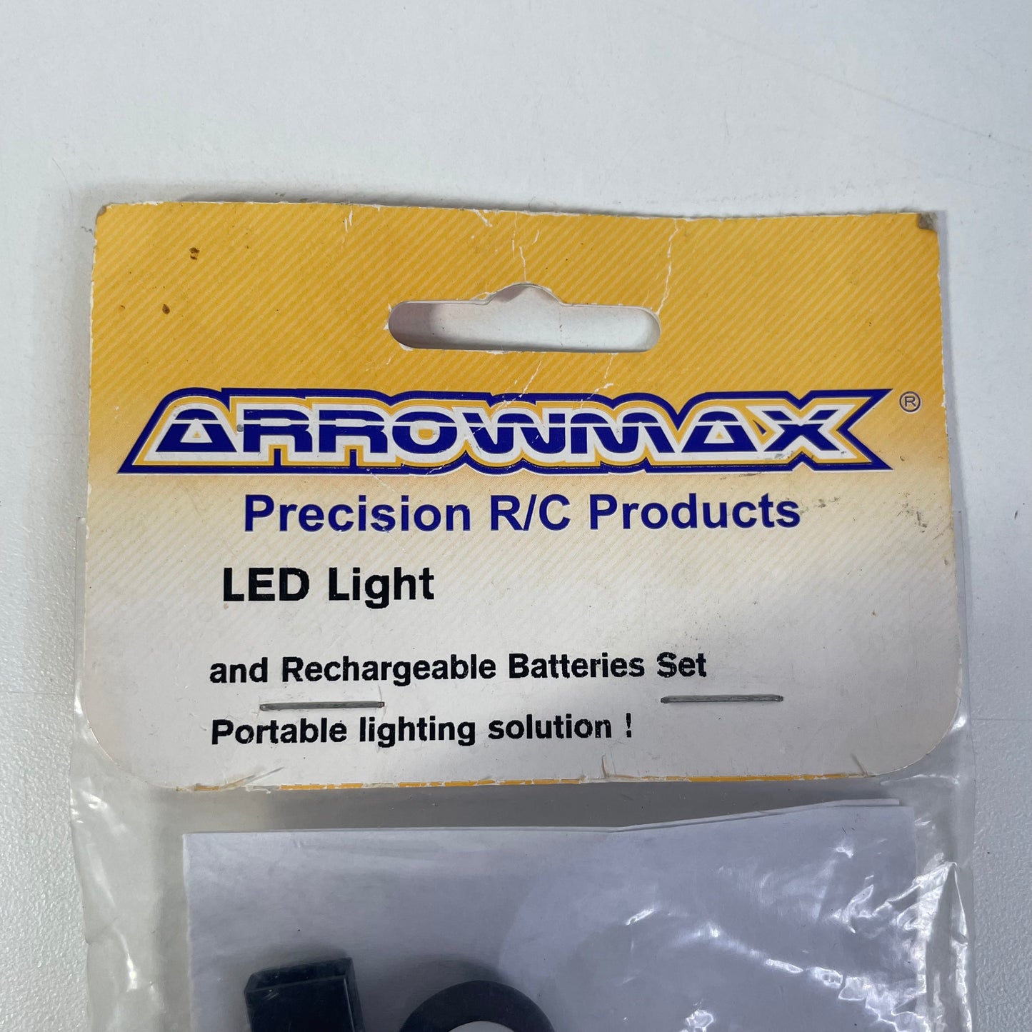 Arrowmax LED Light and Rechargeable Batteries Set