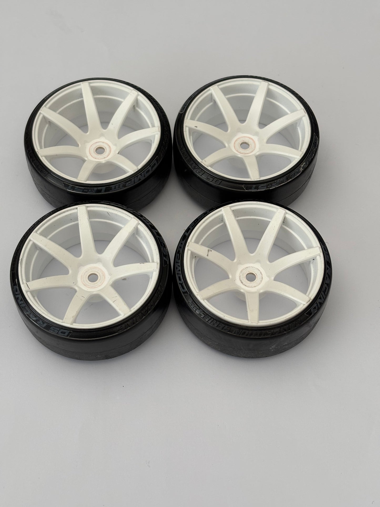 Reve D Wheels 6/8 With LF5T Tyres Drift White