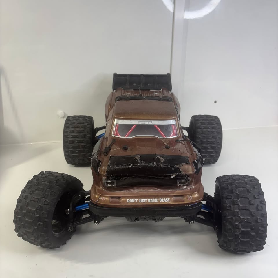 Arrma Outcast 4s Brushless RC Car