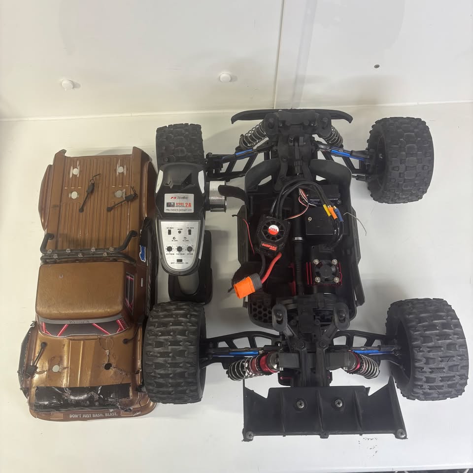 Arrma Outcast 4s Brushless RC Car