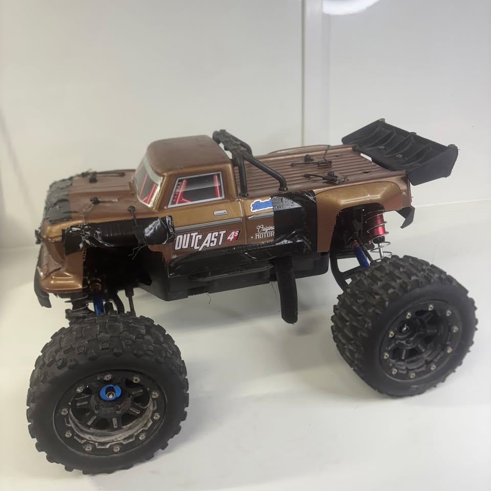 Arrma Outcast 4s Brushless RC Car