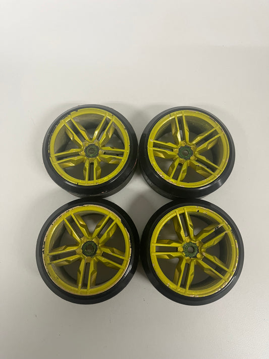 Sakura D5 Wheels Painted Gold With Tyres Outdoor