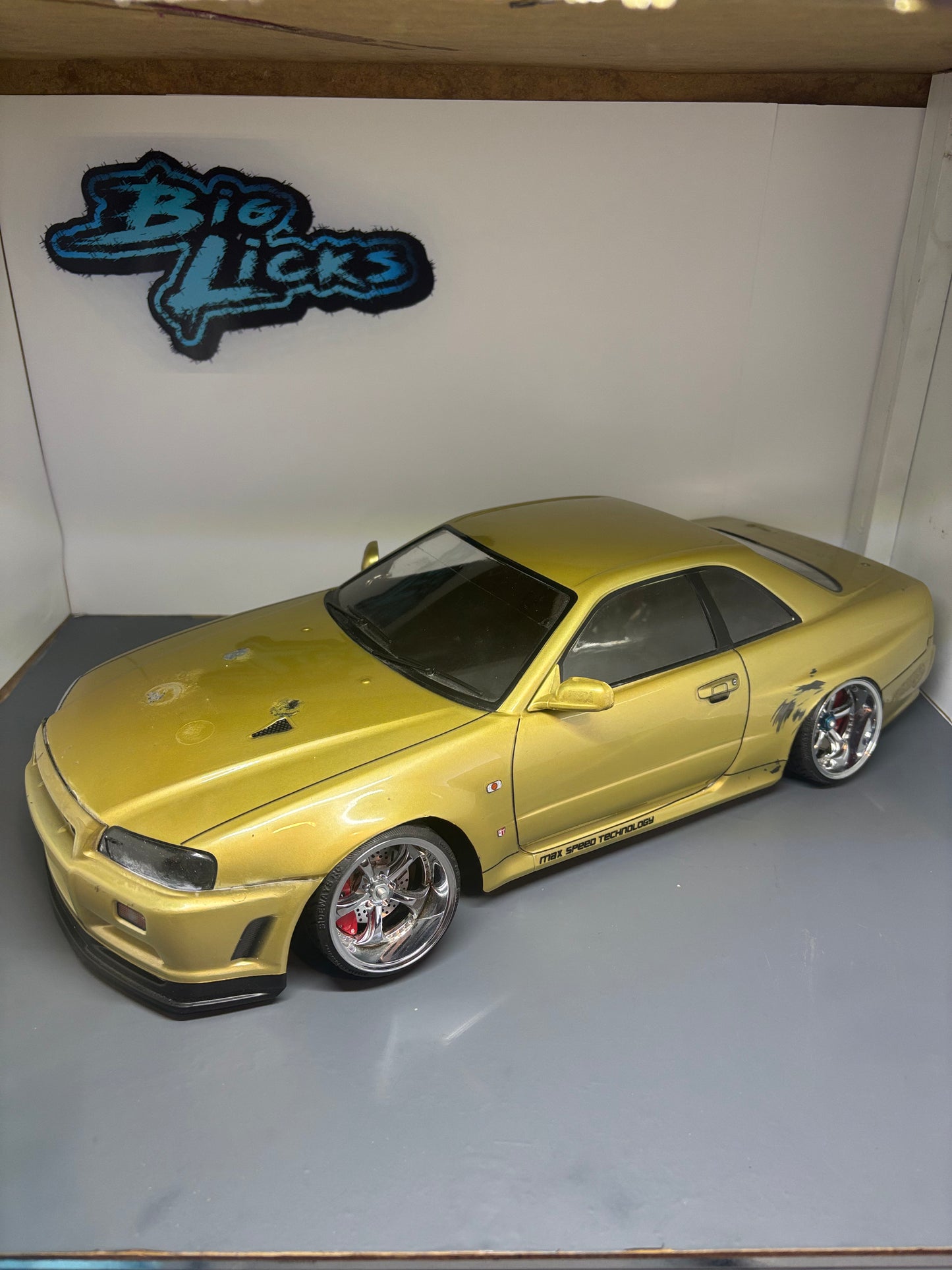 Killer body Nissan Skyline R34 Gold Bodyshell Drift Missile