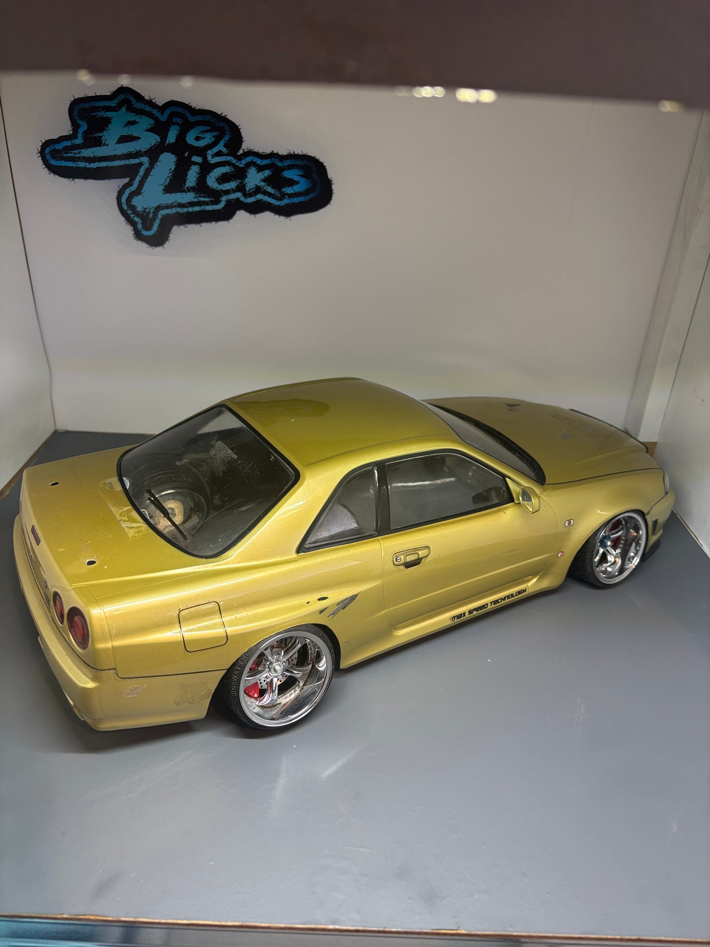 Killer body Nissan Skyline R34 Gold Bodyshell Drift Missile