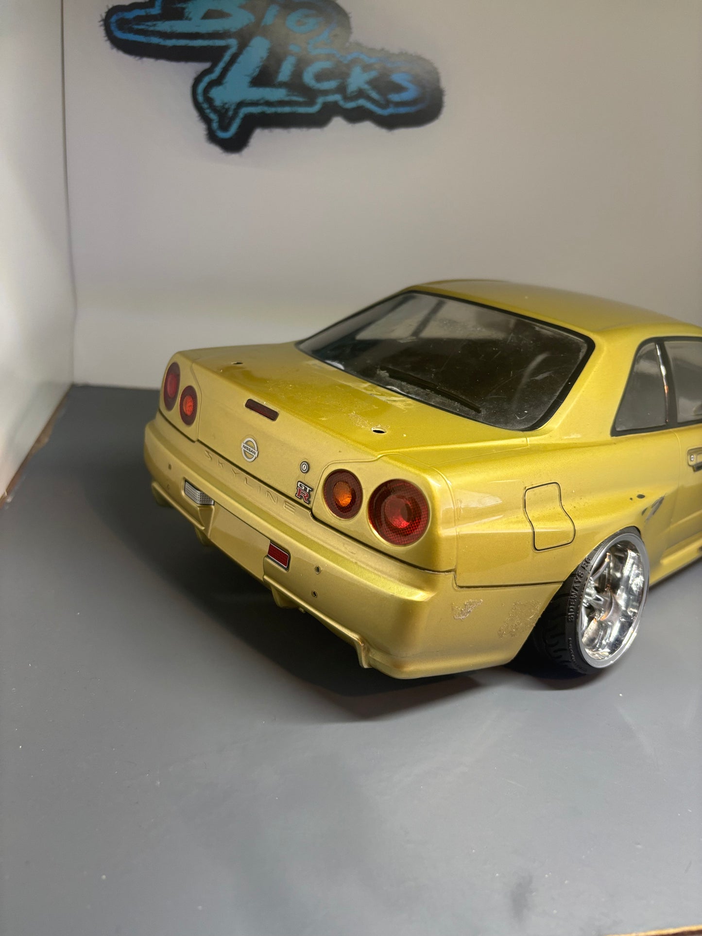 Killer body Nissan Skyline R34 Gold Bodyshell Drift Missile