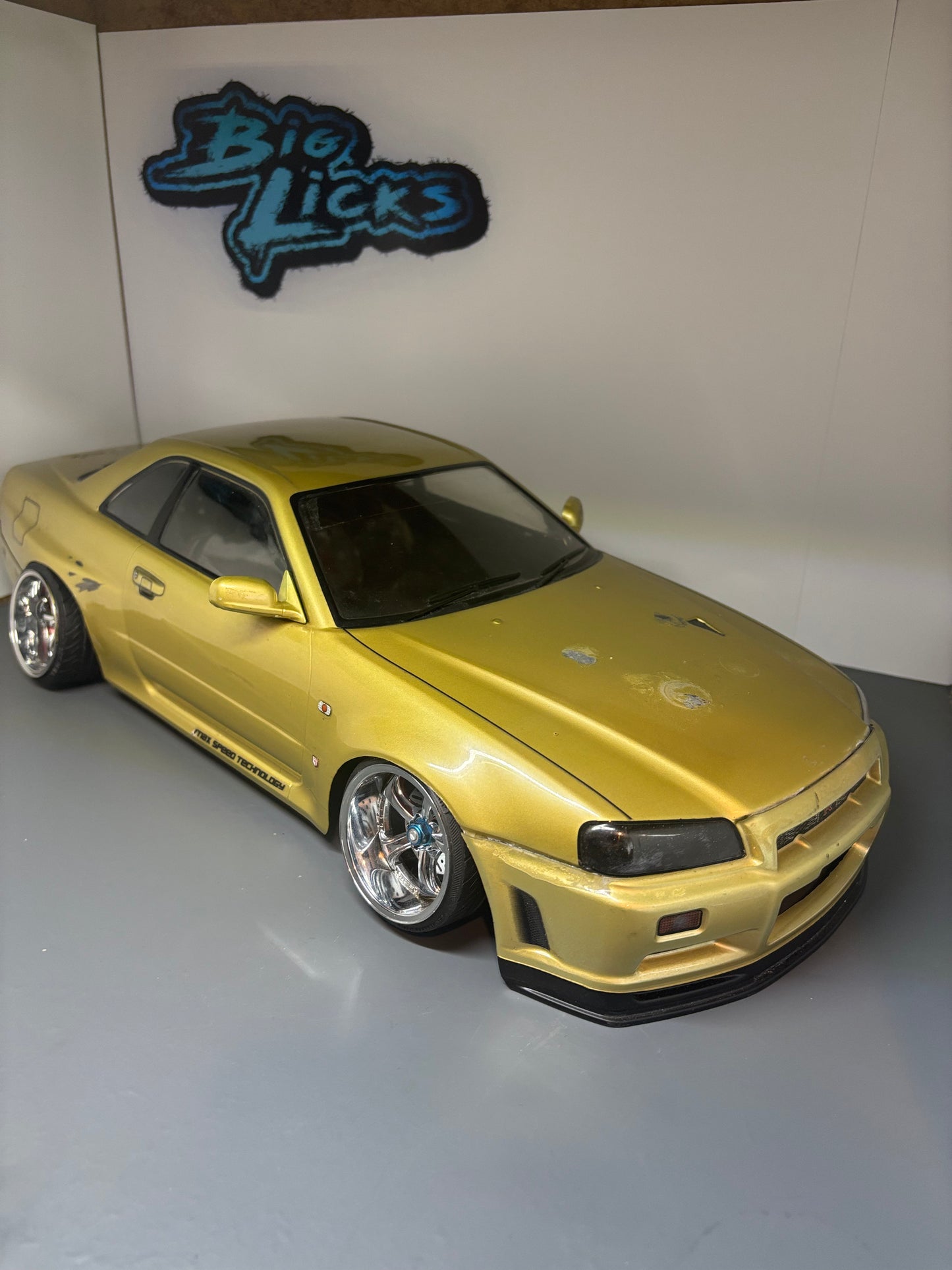 Killer body Nissan Skyline R34 Gold Bodyshell Drift Missile