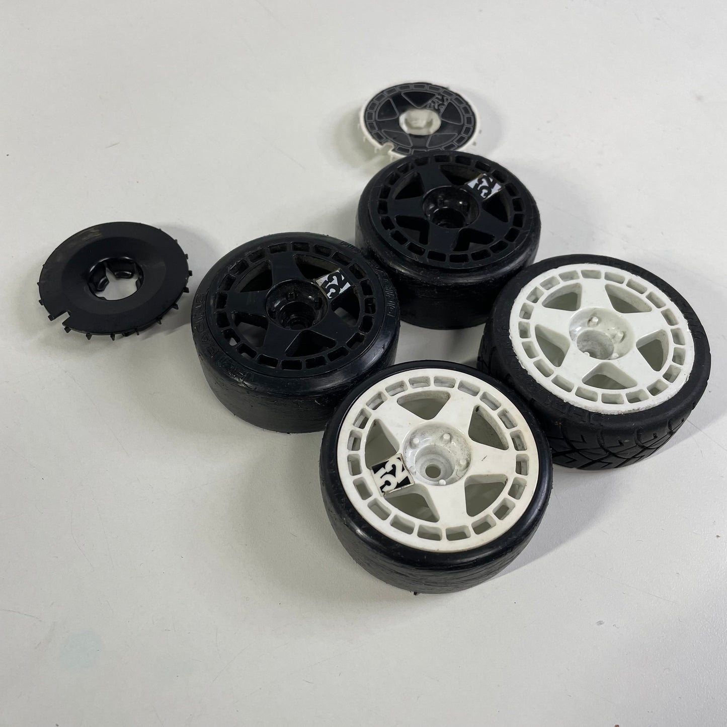 HPI Fifteen52 Wheels & Covers 6mm Offset Black White
