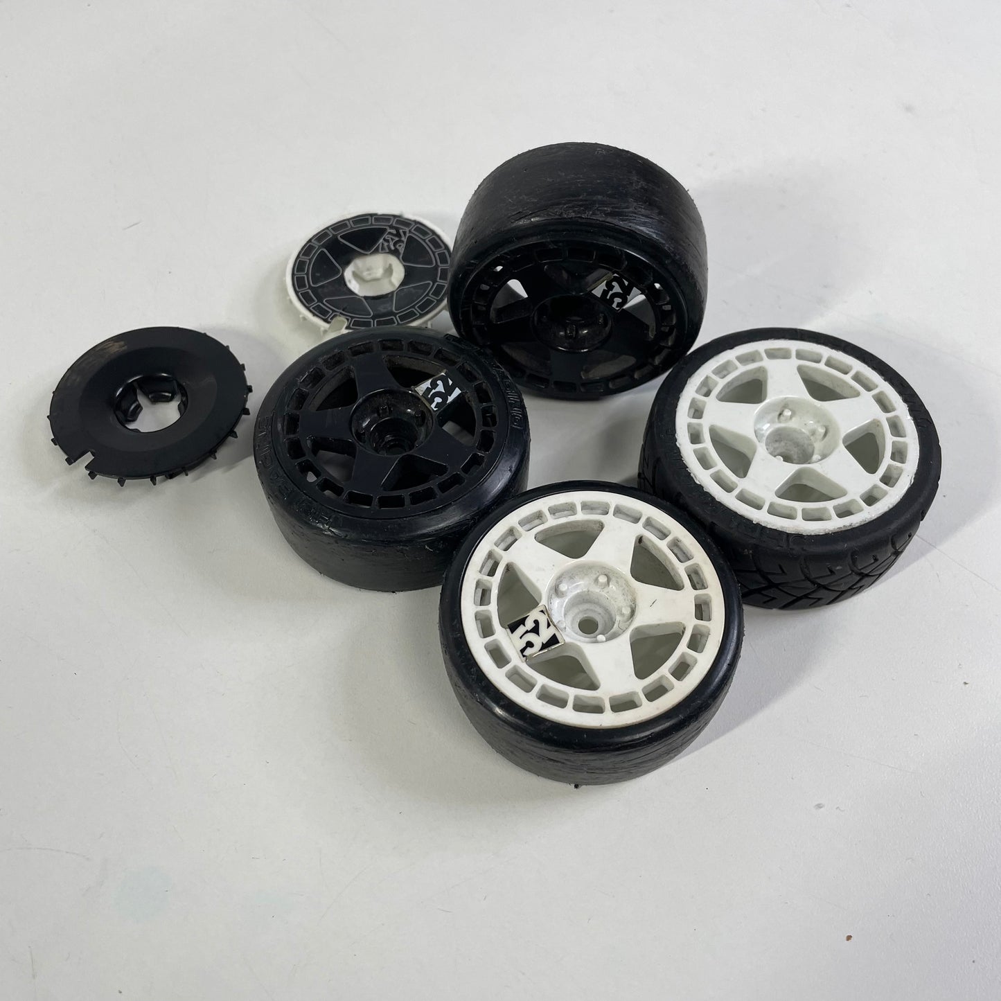 HPI Fifteen52 Wheels & Covers 6mm Offset Black White