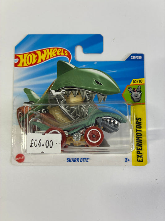 Hot Wheels SHARK BITE™ Treasure Hunt