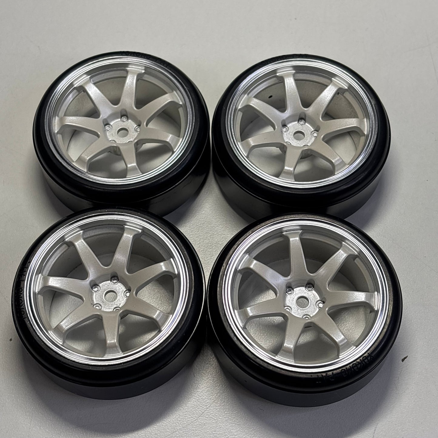Yokomo Wheels Offset 3mm White Chrome & Tyres