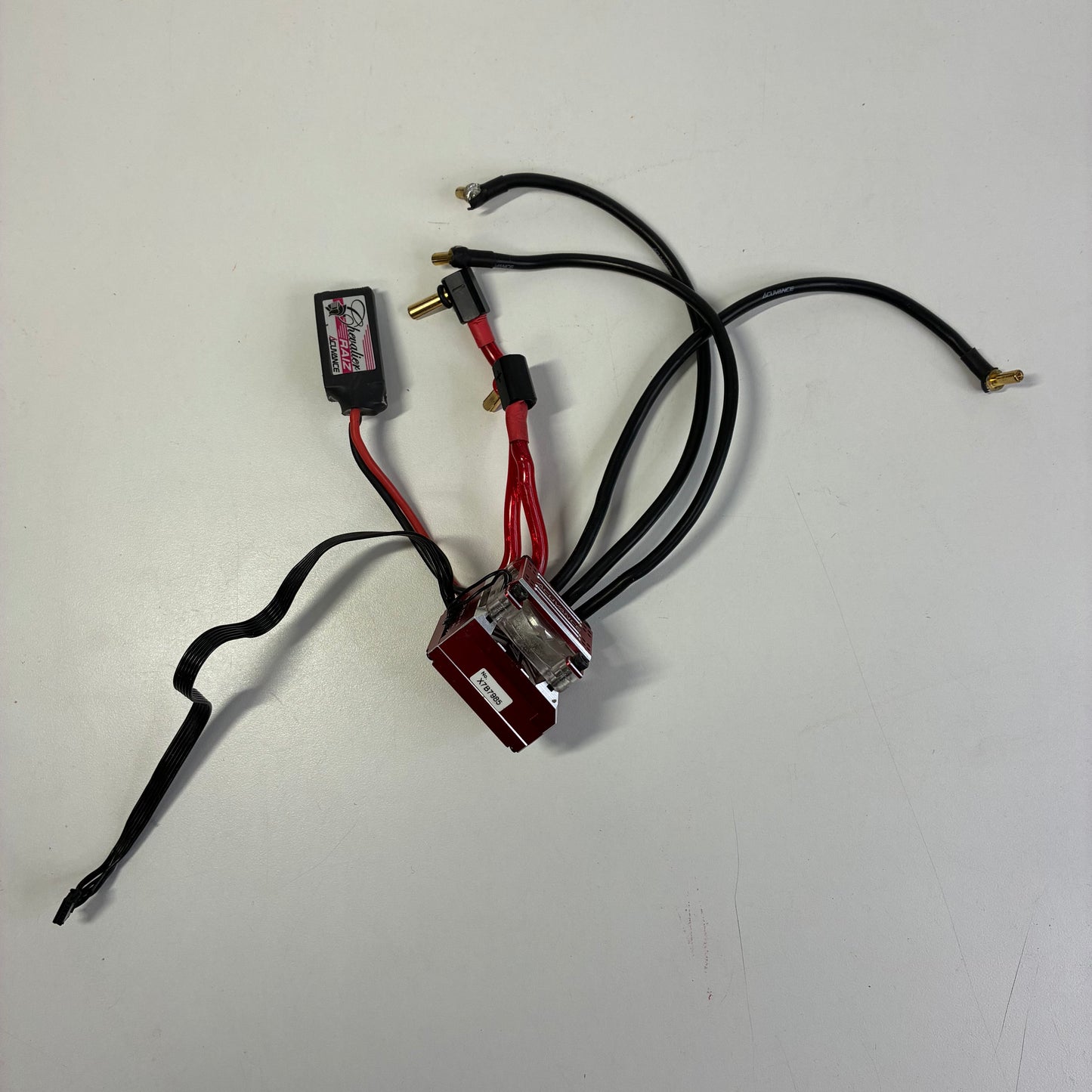 Acuvance Xarvis Red Alloy ESC & Fan Raiz Cap