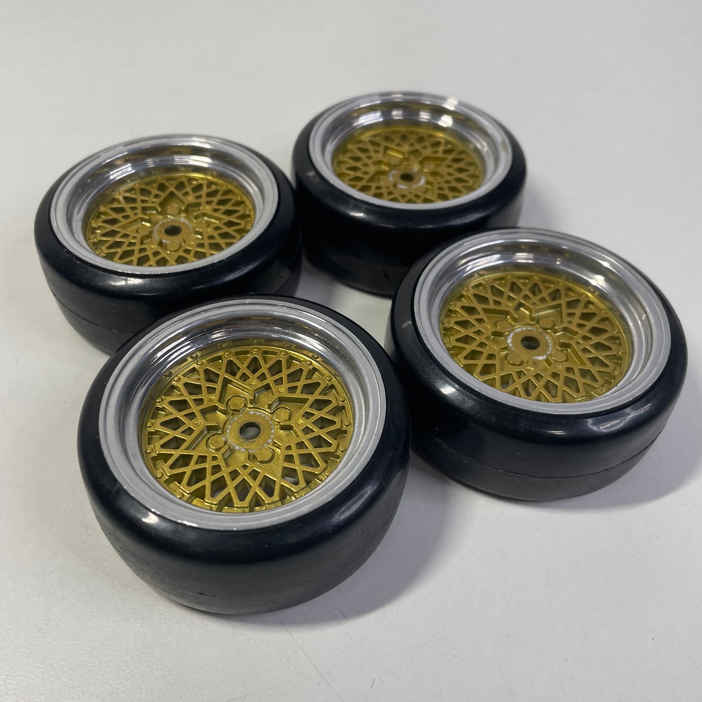 Gold/Chrome Wheels & Tyres 6mm Offset (LP86)