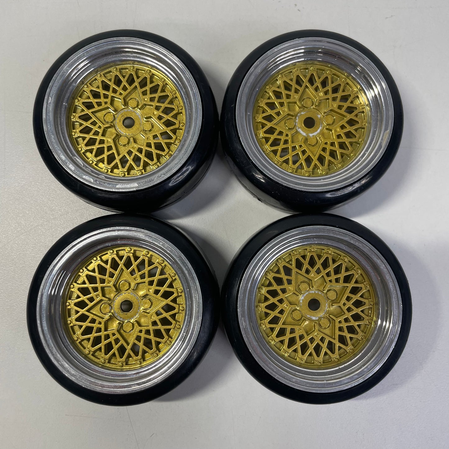 Gold/Chrome Wheels & Tyres 6mm Offset (LP86)