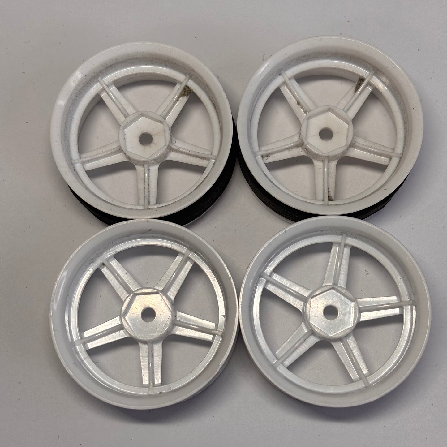 Yokomo White Wheels Offset 9 Deep Dish