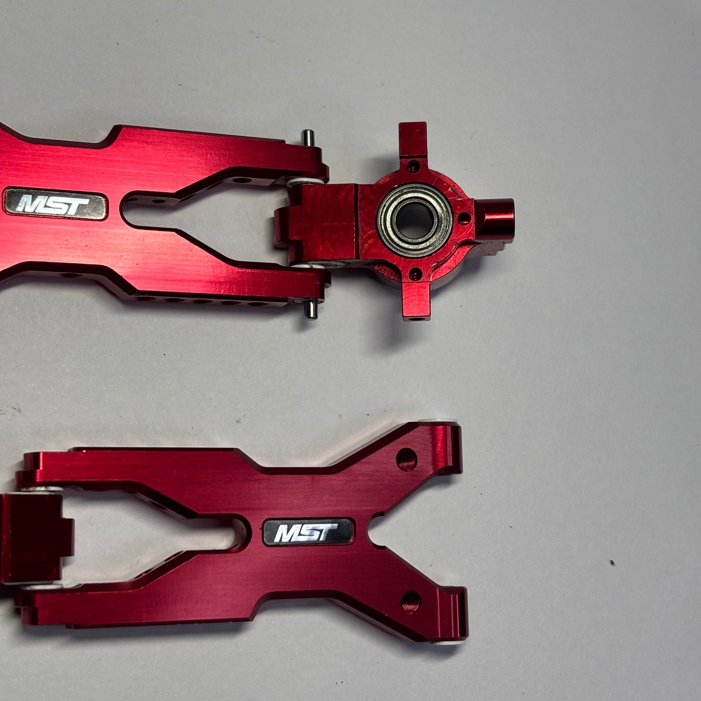 MST RMX 2.0 2.5 Red Alloy Rear Arms & Upright Hubs