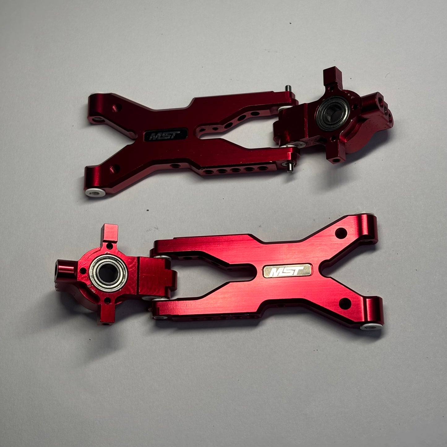MST RMX 2.0 2.5 Red Alloy Rear Arms & Upright Hubs