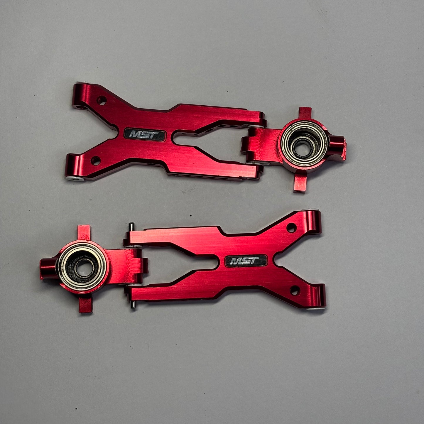 MST RMX 2.0 2.5 Red Alloy Rear Arms & Upright Hubs