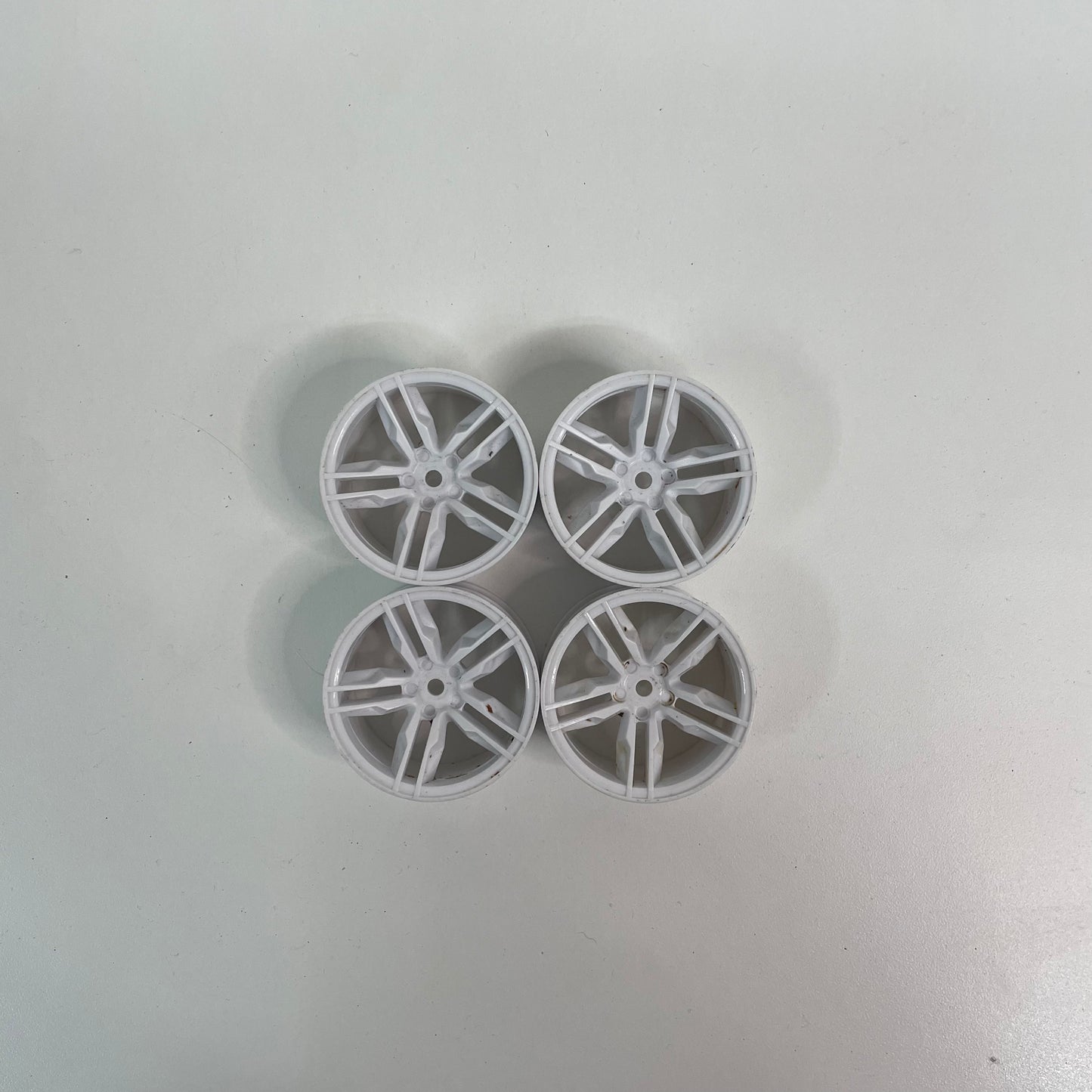 White Sakura D5 Wheels Offset 5