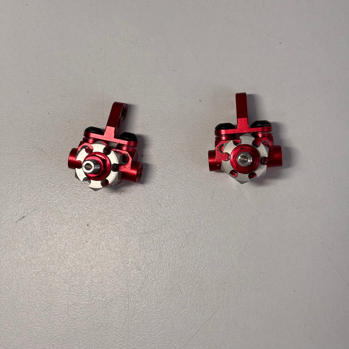 Rhino Racing Red Alloy Front Knuckles, Axles & Hexes