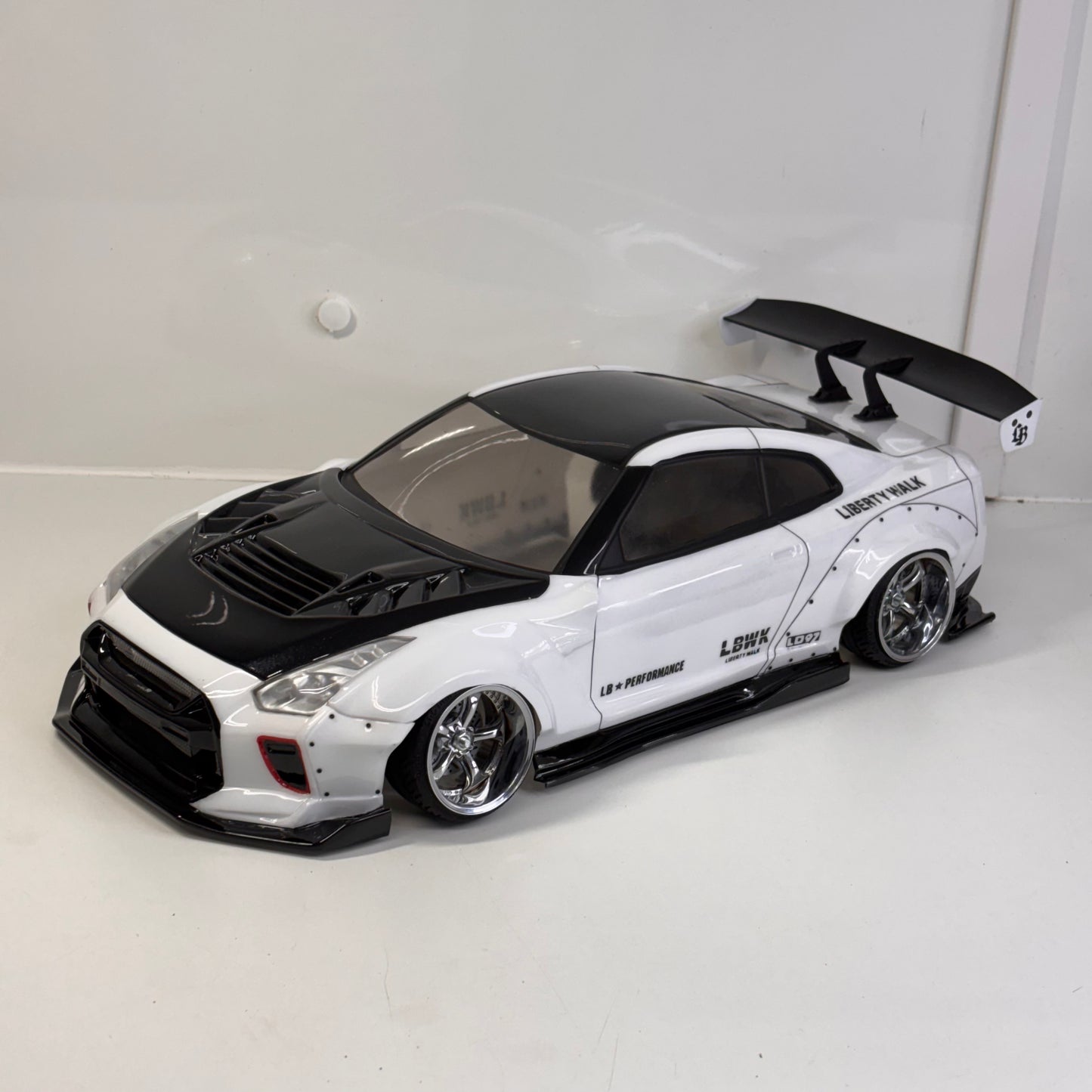 Pandora Nissan GTR R35 Bodyshell White/Black Shell