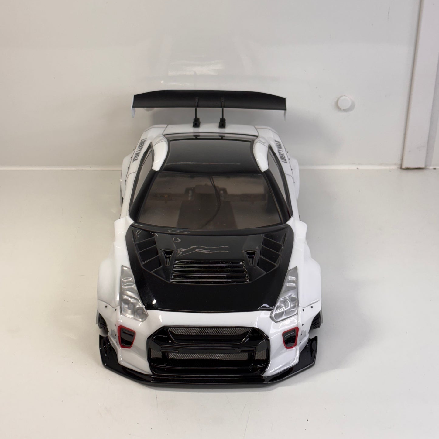 Pandora Nissan GTR R35 Bodyshell White/Black Shell