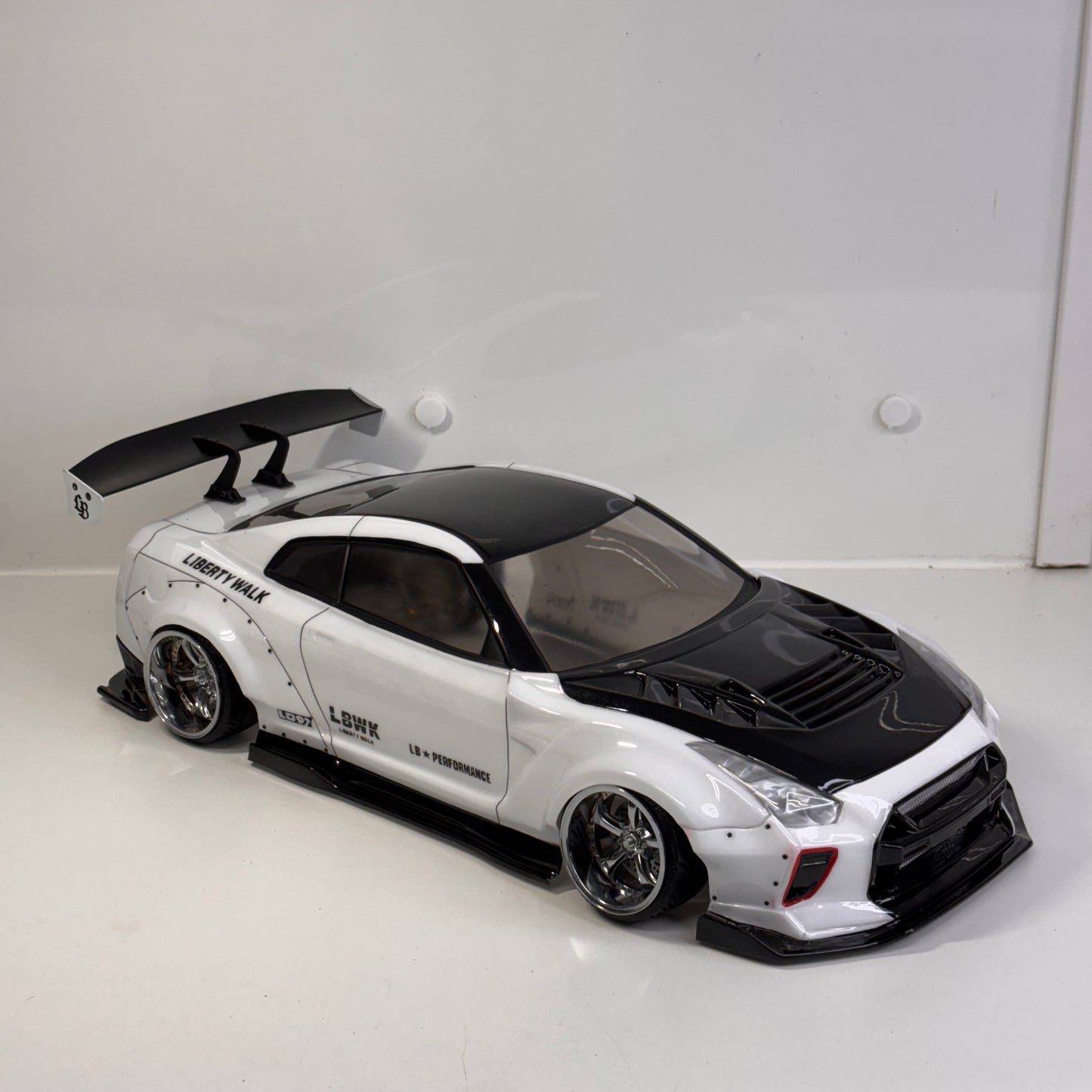 Pandora Nissan GTR R35 Bodyshell White/Black Shell