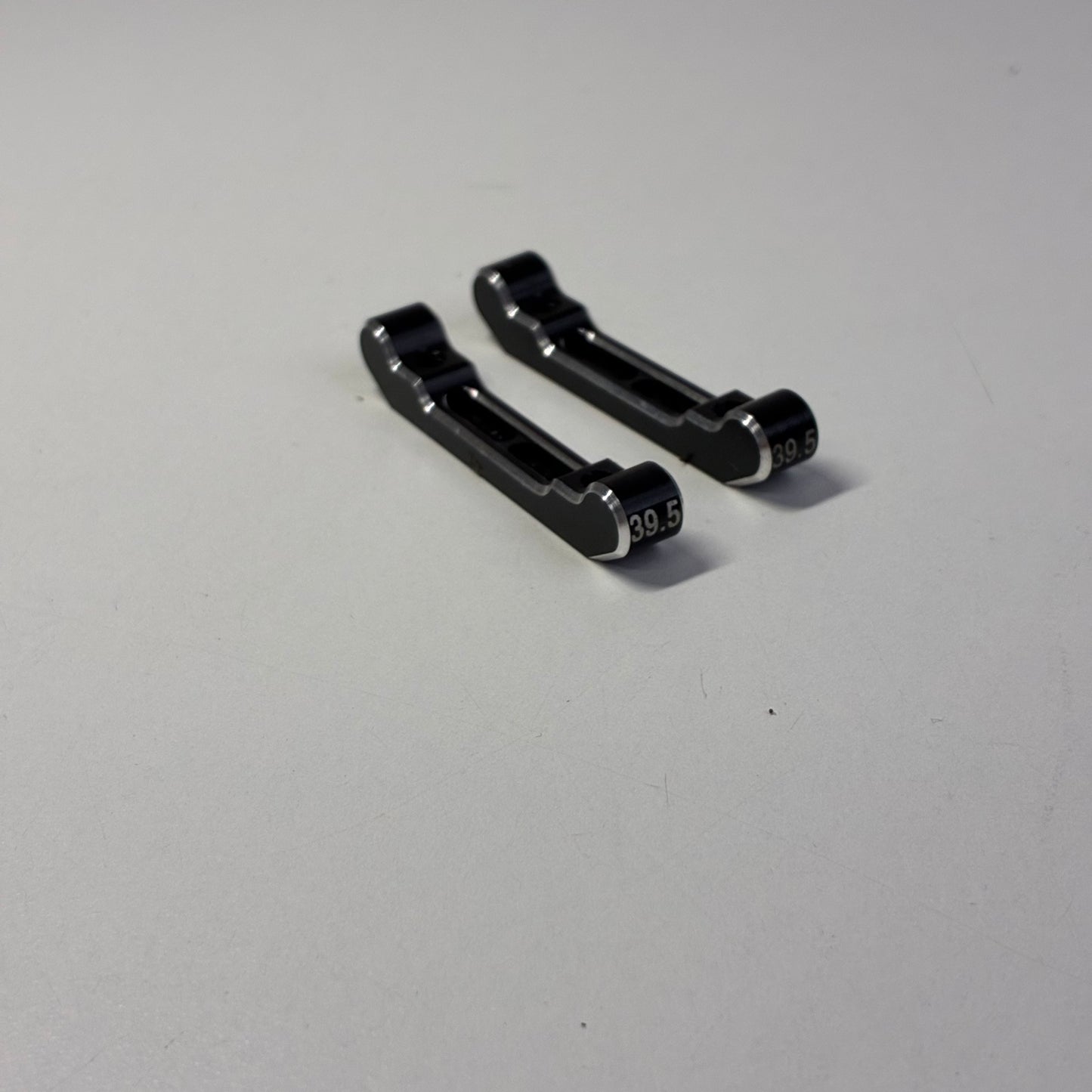 Yokomo Black Alloy Suspension Mounts 39.5mm Front Pair