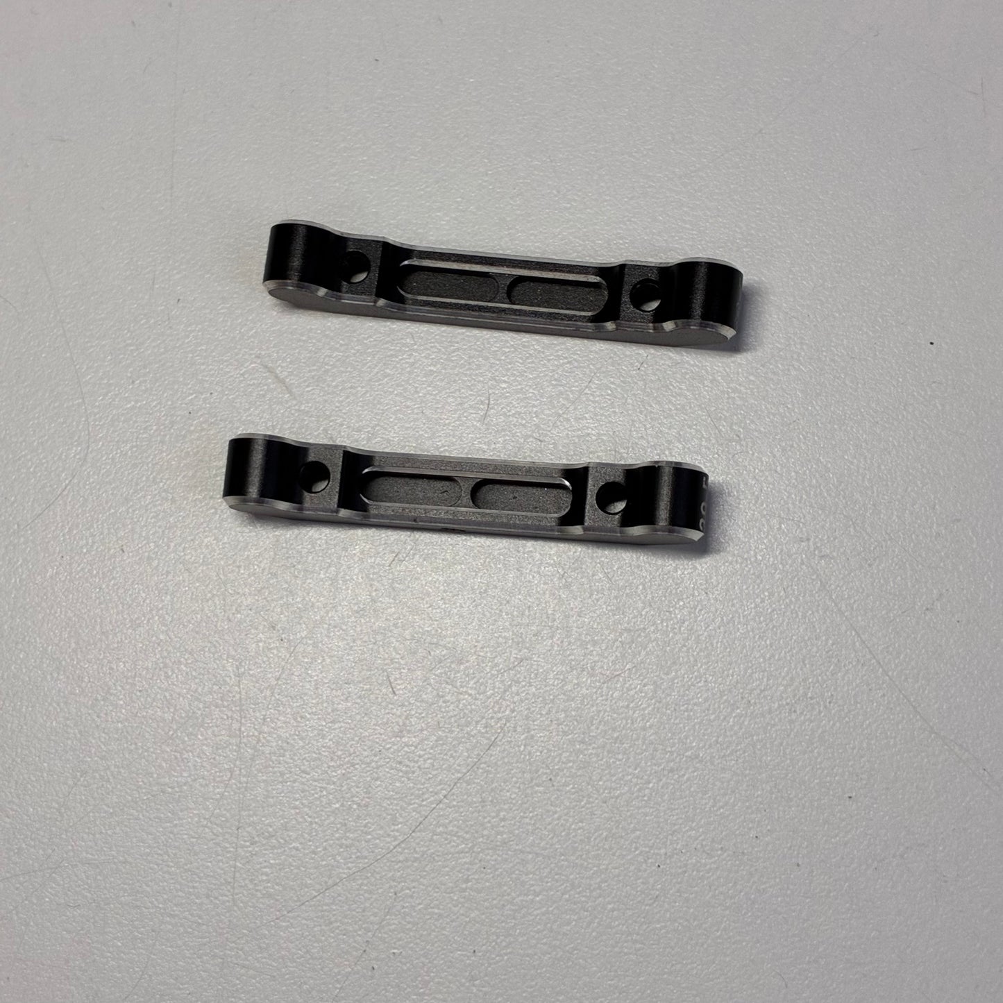 Yokomo Black Alloy Suspension Mounts 39.5mm Front Pair