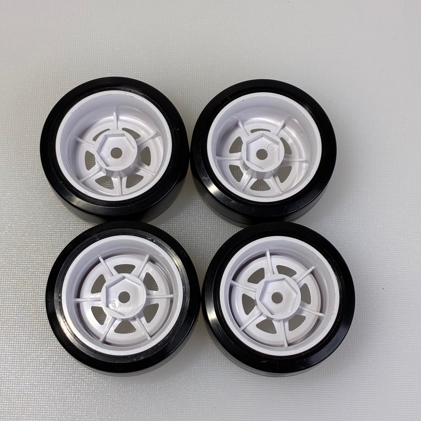 White Wheels M Chassis Topline HDPE Small Scale