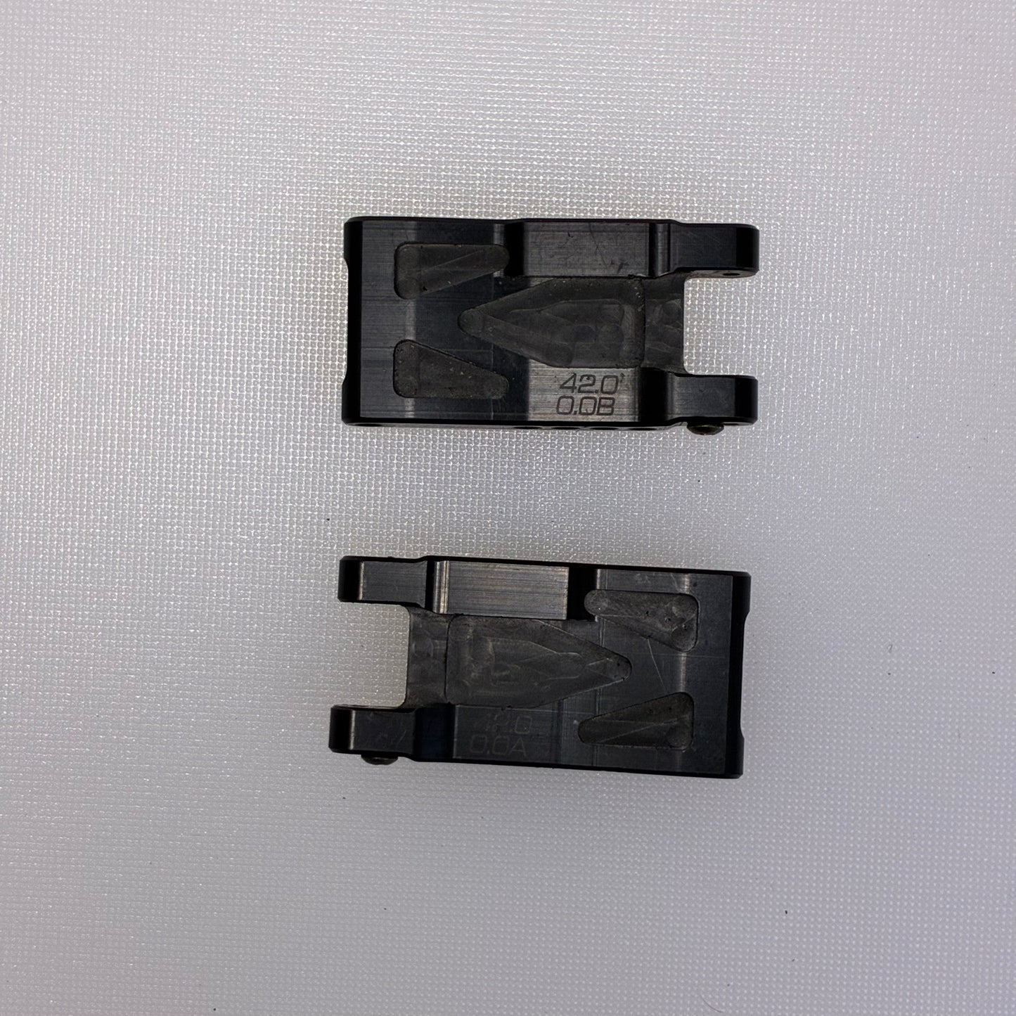 Reve D Rear Lower Arms Resin 42.0 0.0A - 42.0 0.0B