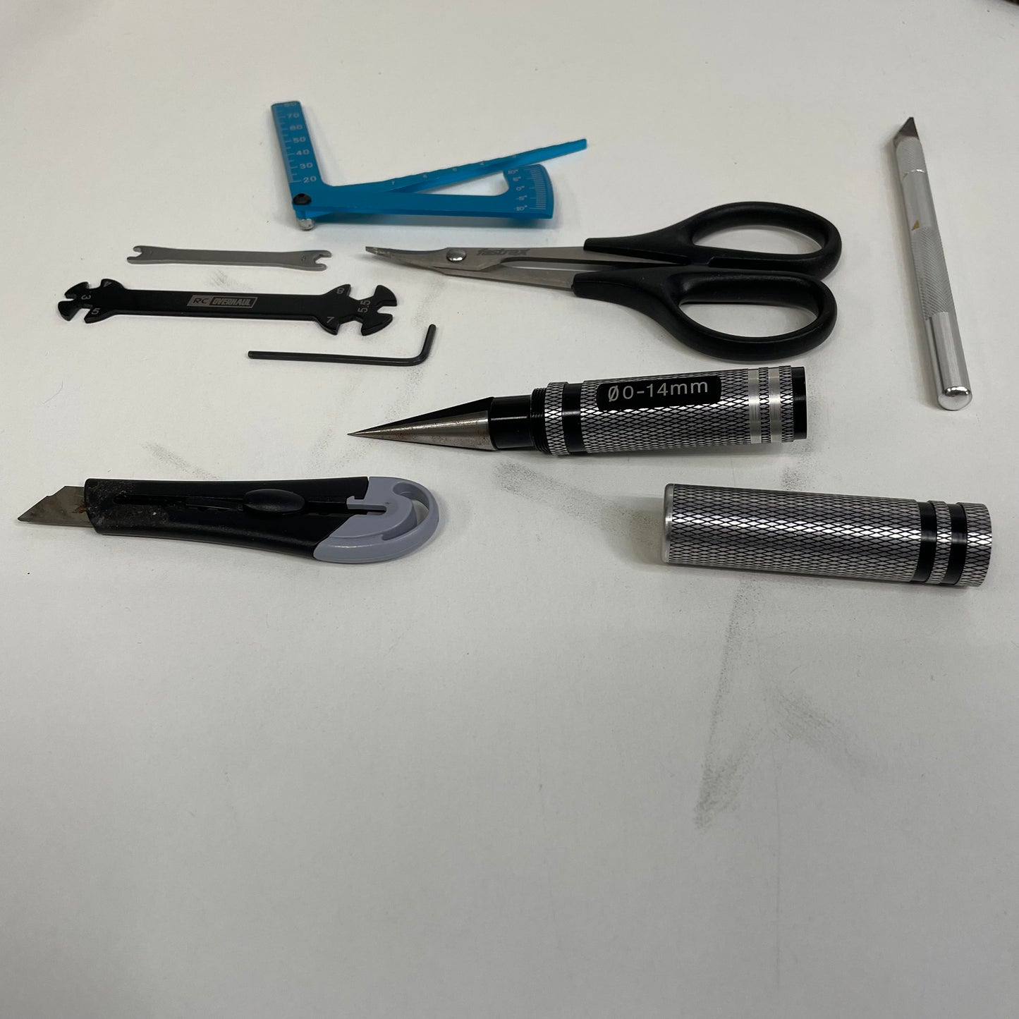 Assorted Tool Kit Scissors/Craft Knife/Camber Gauge/Turnbuckle/Body Reamer