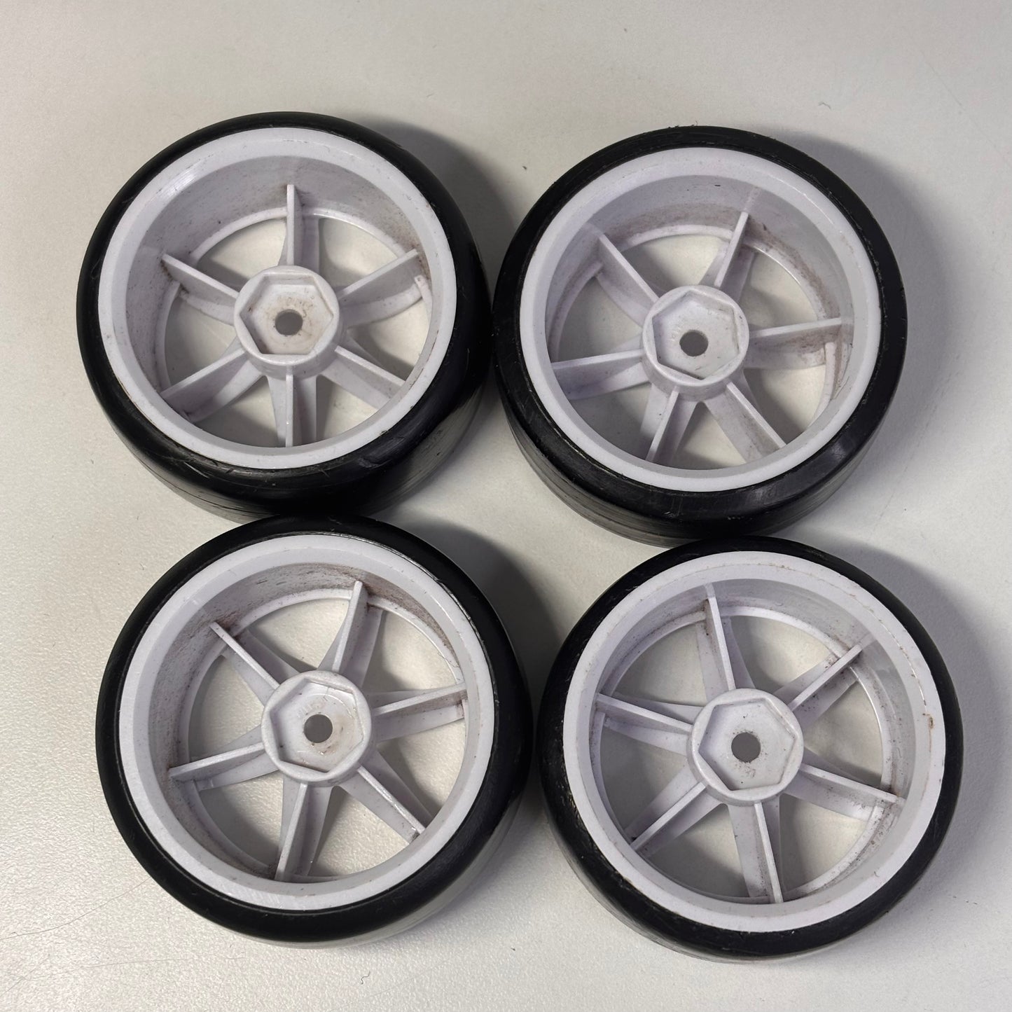 White TE37 Wheels And Tyres 6mm