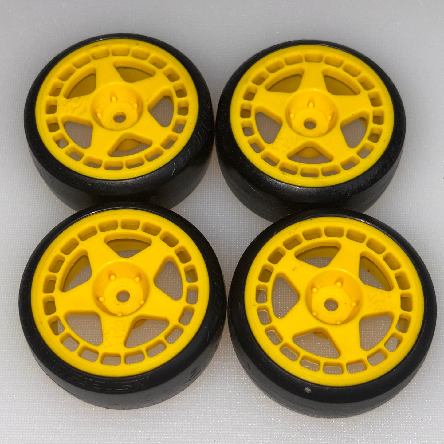 HPI 6mm Fifteen52 Yellow Wheels With MST Silver Dot Tyres